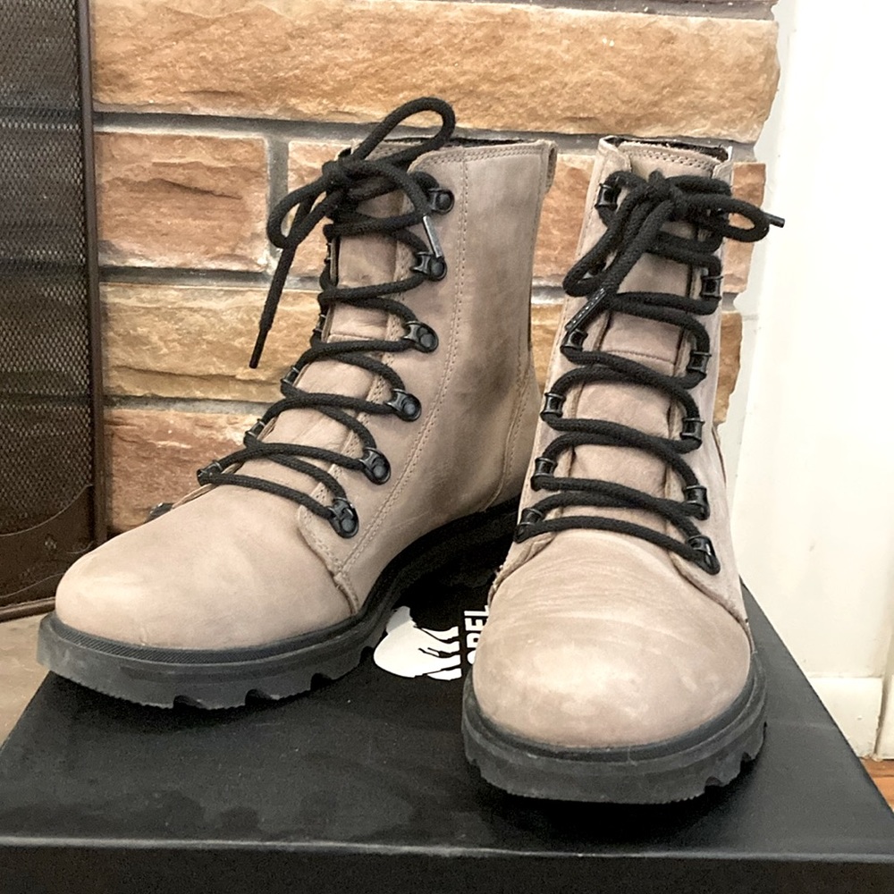 Sorel Lennox water proof boots size 9